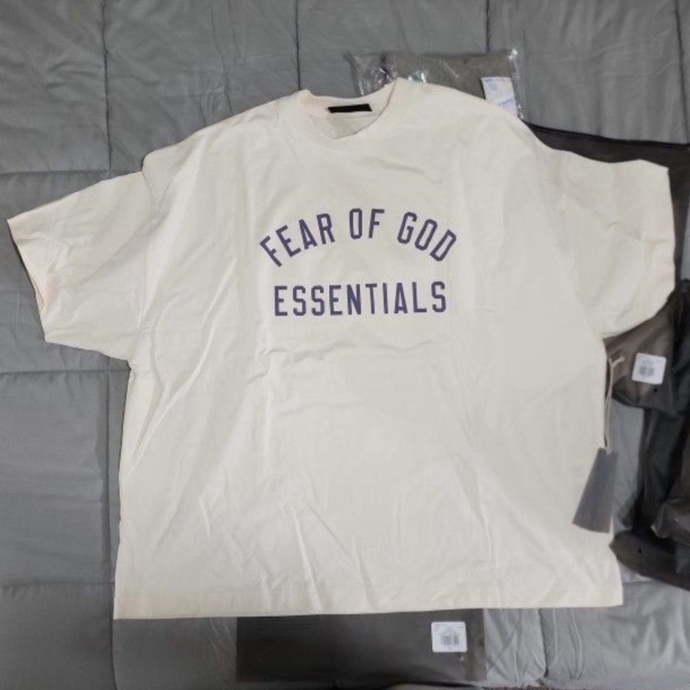 Fear Of God Essentials Short Sleeve Shirt. XL 
Color - Seal